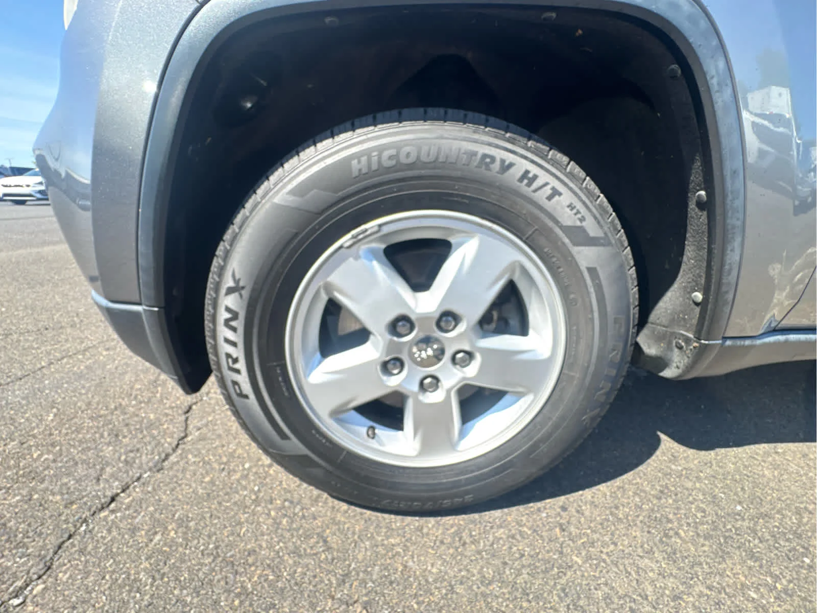 Used 2012 Mineral Gray Metallic Jeep Laredo image 27