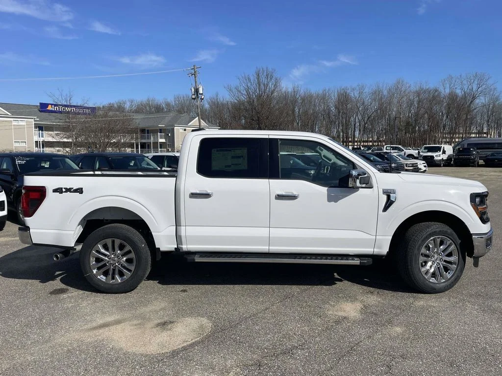 New 2026 Oxford White Ford XLT image 2