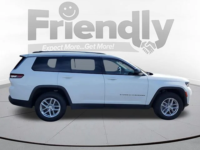 Used 2023 White Jeep Laredo image 6