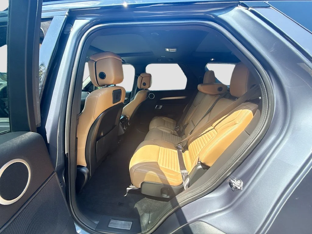 Used 2024  Land Rover Dynamic SE image 27