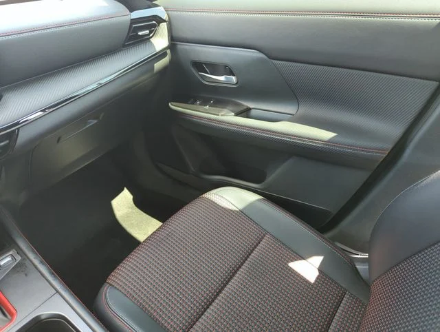 Used 2025 Black Nissan SR image 27