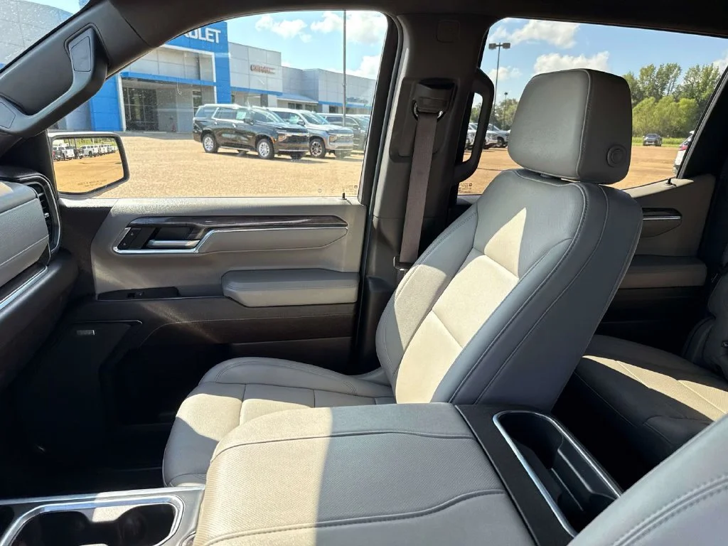Used 2024 Gray Chevrolet LTZ image 21