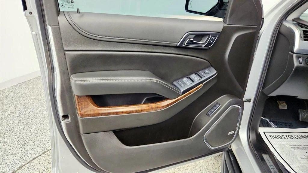 Used 2020 Silver Ice Metallic Chevrolet 4WD 4dr LT w/ Luxury Pkg & Sun/Entertainment Pkg image 12