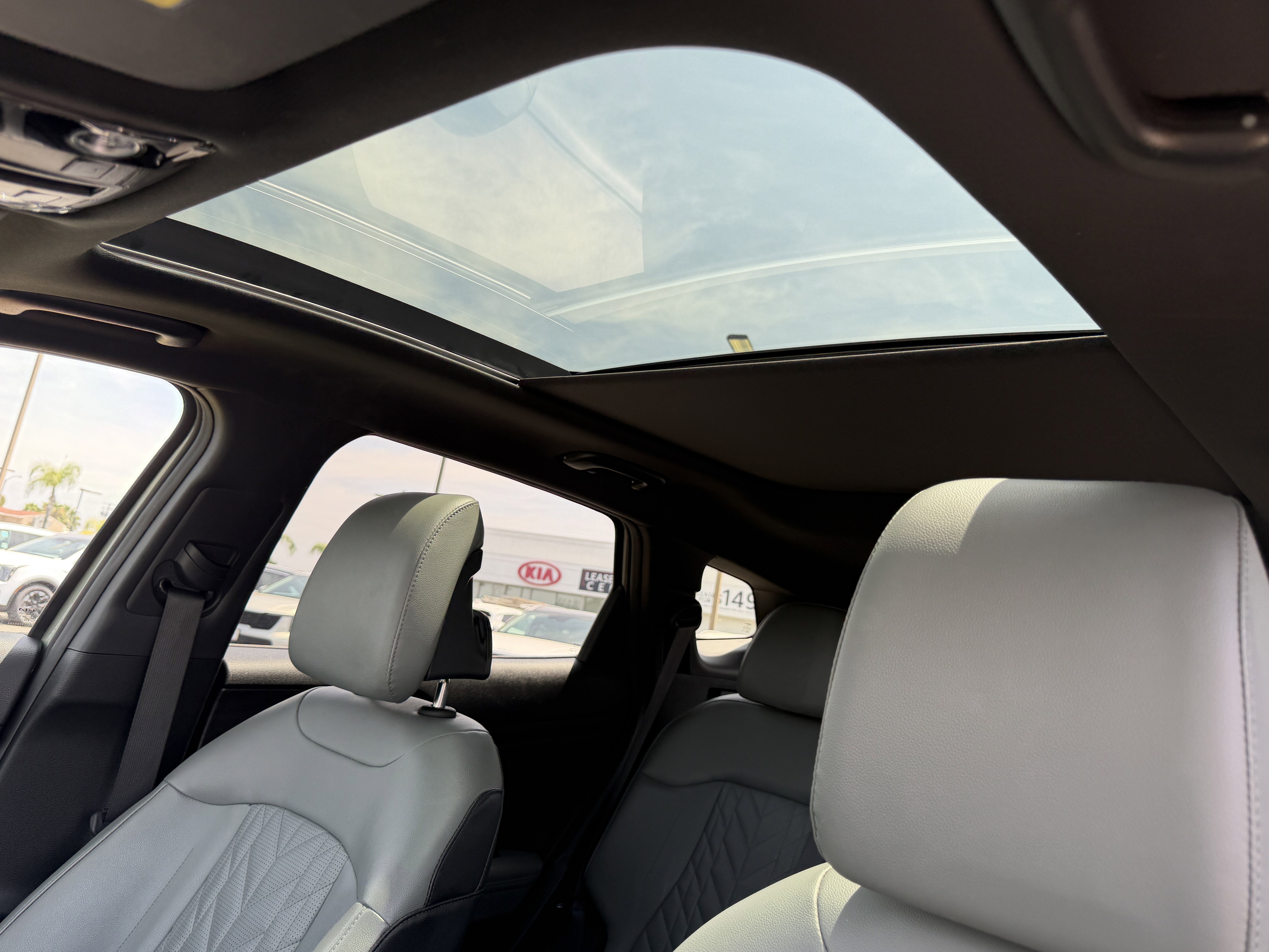 Certified Used 2023 Jungle Green/Ebony Black Roof Kia X-Pro image 18