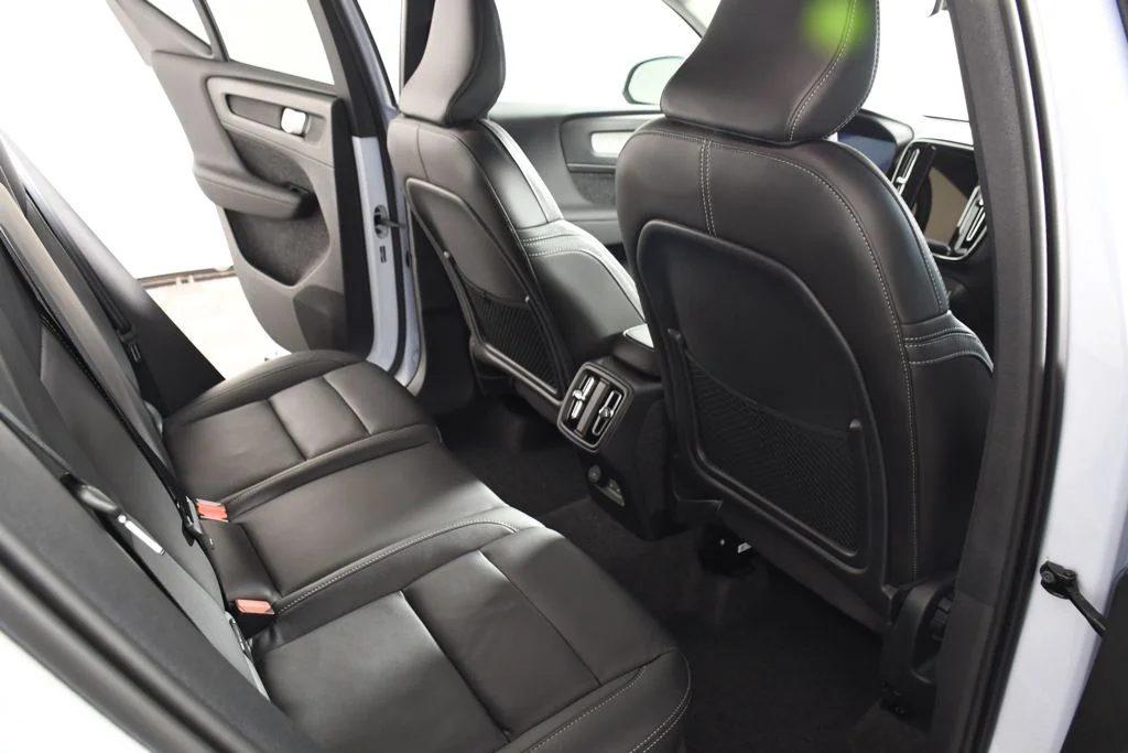 Used 2025 Cloud Blue Volvo B5 Core image 22