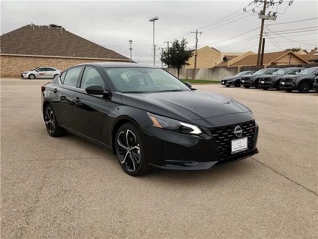 New 2026 KH3 Super Blac Nissan SR Front-Wheel Drive Sedan image 4