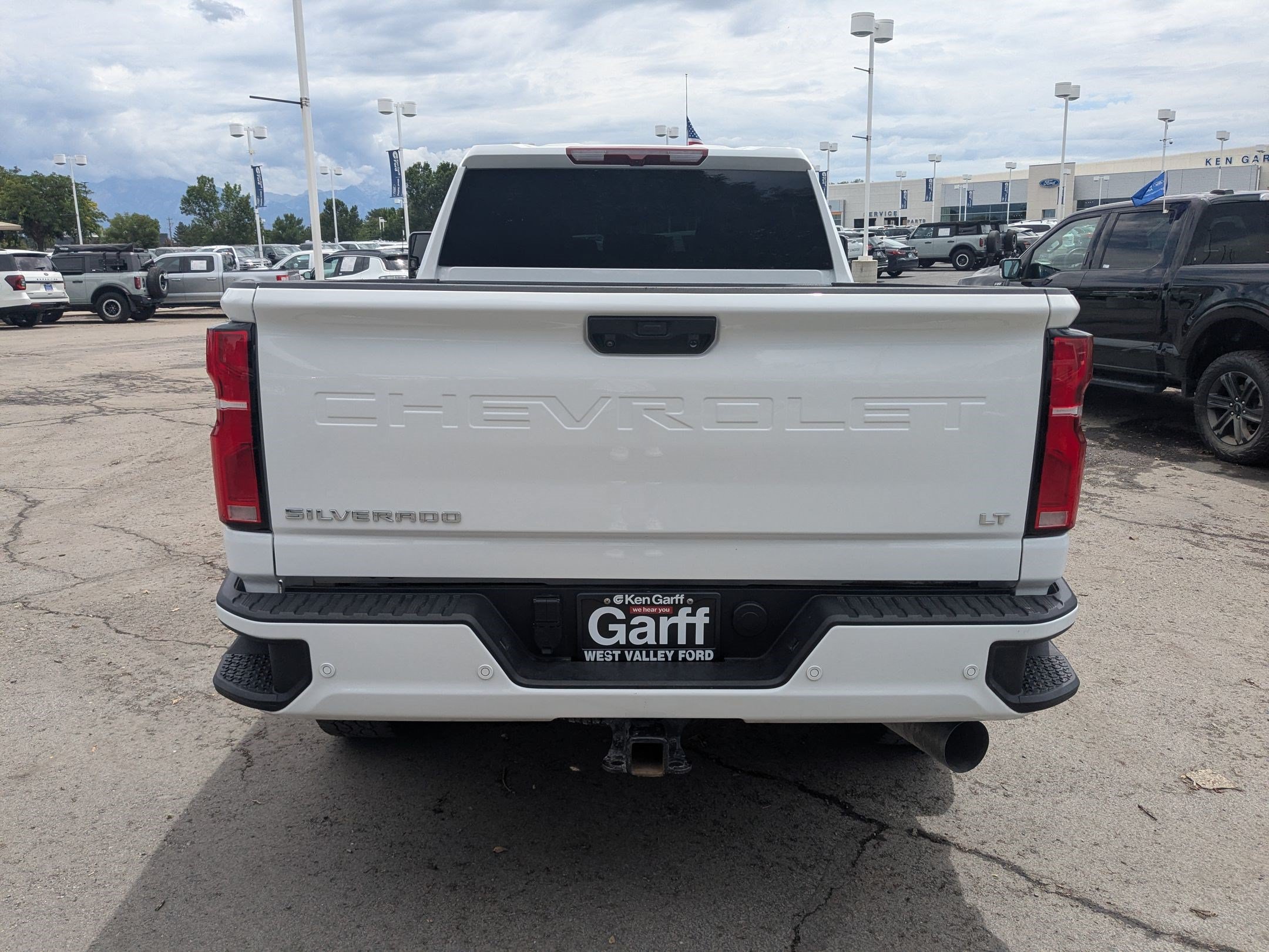 Used 2025 Summit White Chevrolet LT image 4