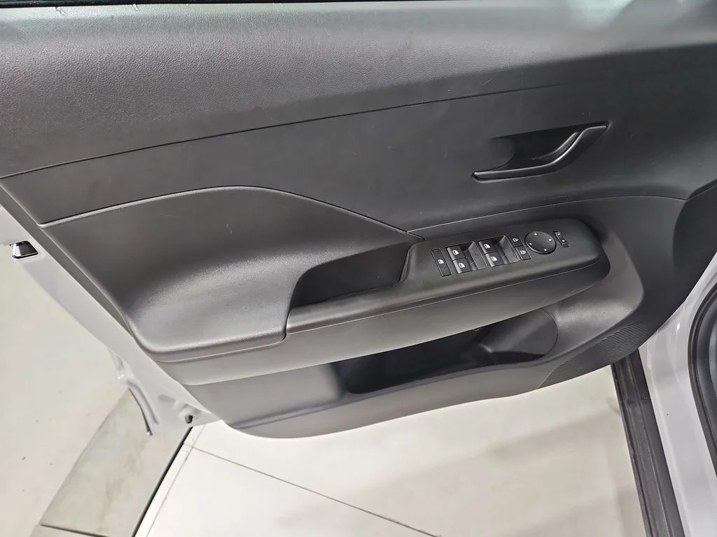 Used 2025 Gray Hyundai SEL Convenience image 12