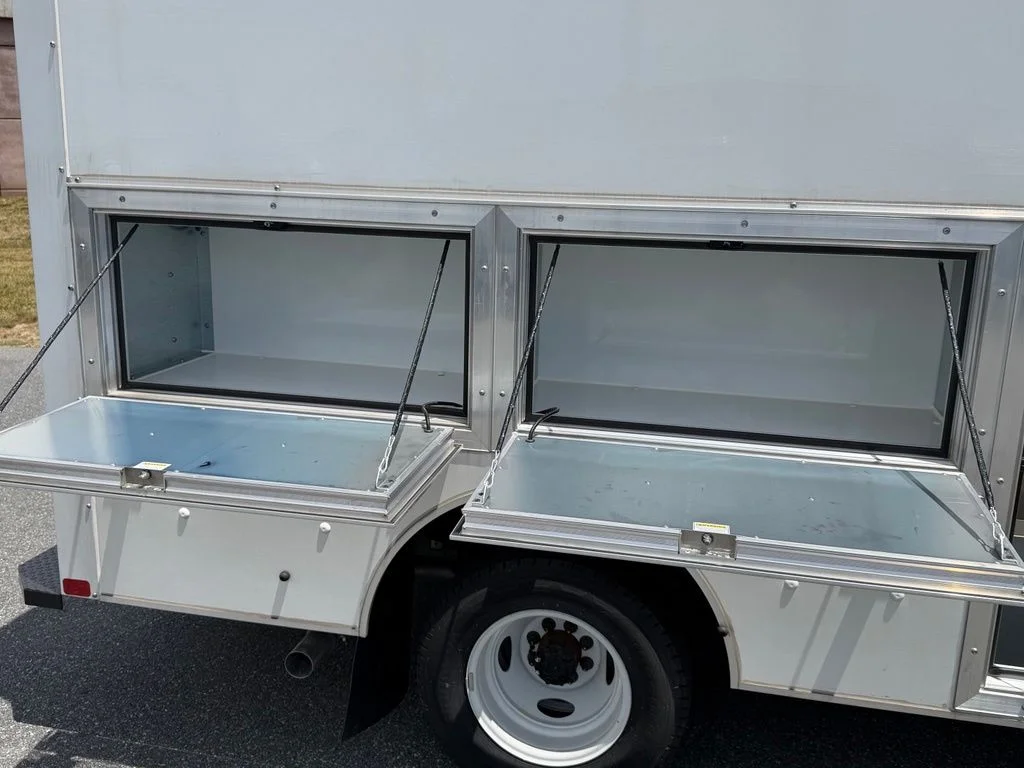 New 2026 Oxford White Ford E-350 SRW image 21