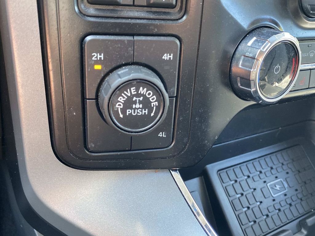 Certified Used 2024 Avalanche Ford XLT image 32