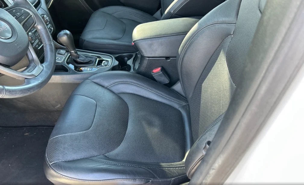 Used 2019 White Jeep Limited image 7