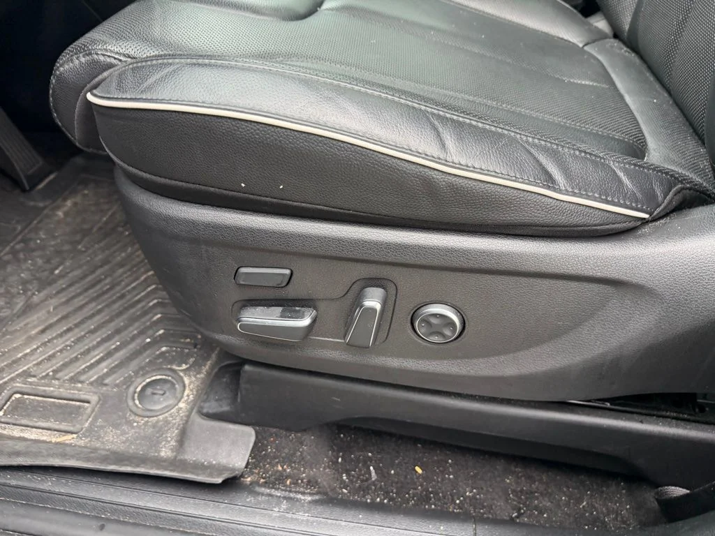 Used 2023 Black Hyundai Limited image 9