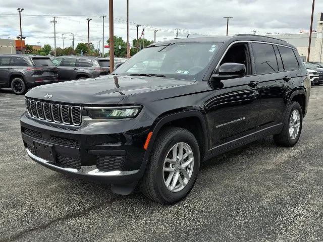 Used 2025 Black Jeep Laredo image 3