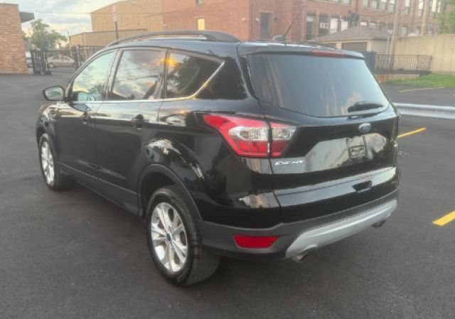 Used 2017 Shadow Black Ford SE image 5