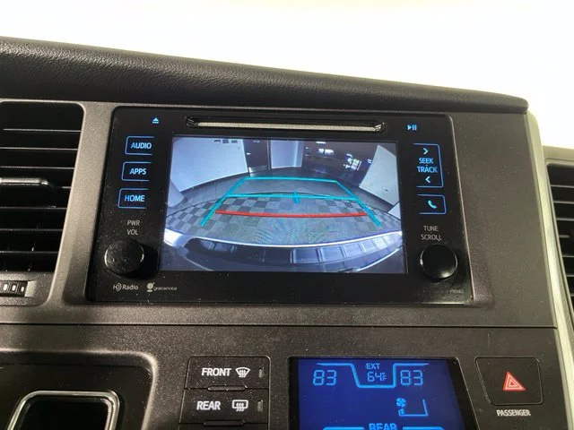Used 2015 Silver Toyota LE image 30