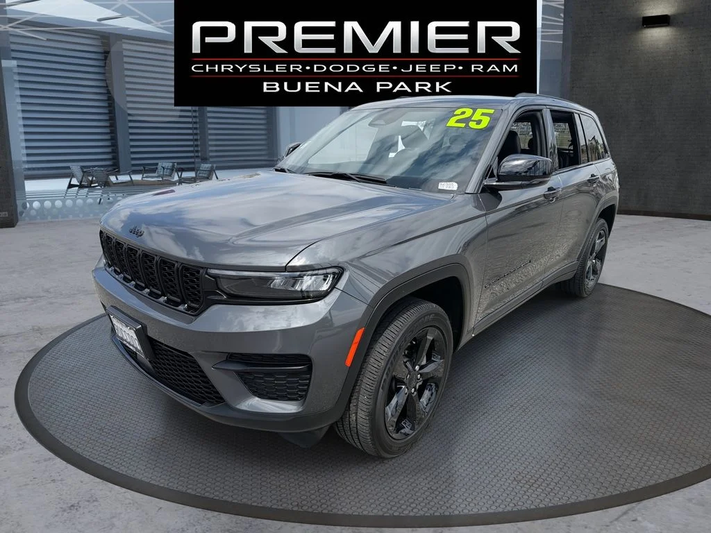 2025 Jeep Grand Cherokee Altitude's photo