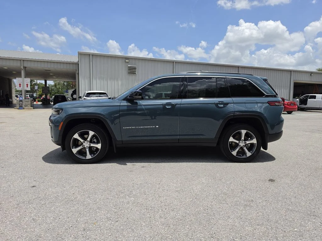 New 2026 Steel Blue Exterior Paint Jeep Limited image 6