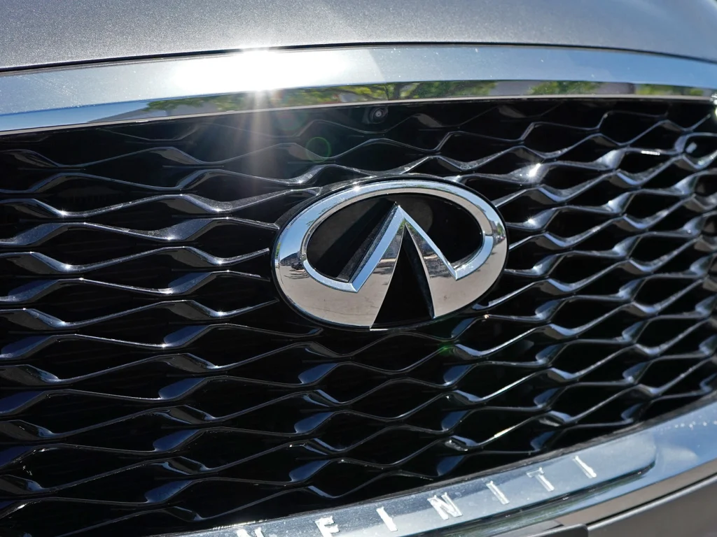 Used 2023 Graphite Shadow INFINITI ESSENTIAL image 3