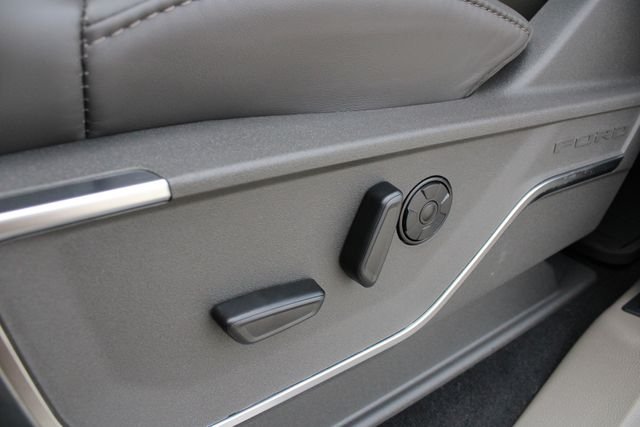 New 2026 Glacier Gray Metallic Tri-Coat Ford Platinum image 3