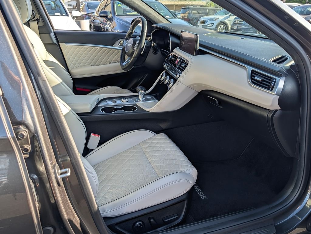 2023 GENESIS G70 Standard - Photo 9