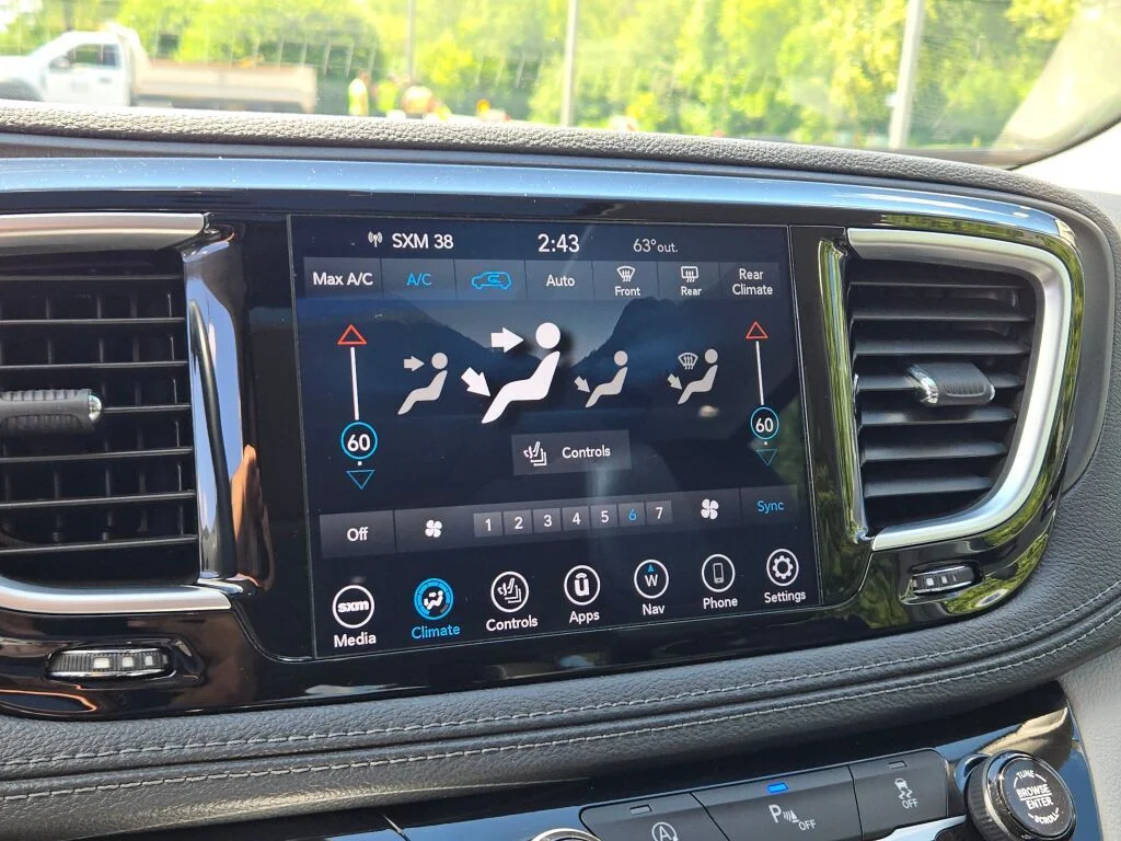 Used 2020 Black Chrysler Limited image 30