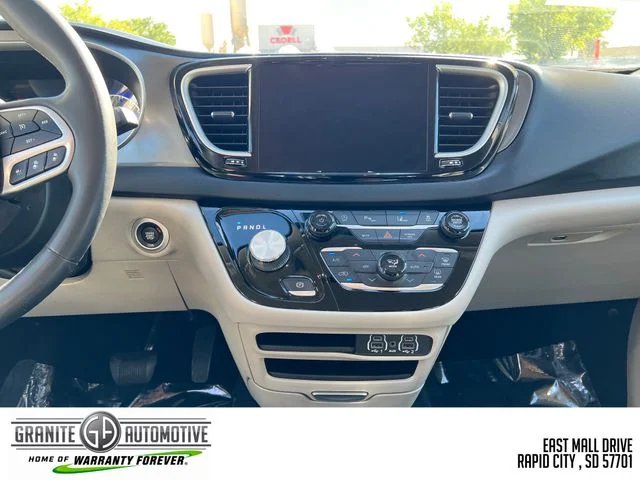 2023 Chrysler Pacifica Touring L - Photo 18