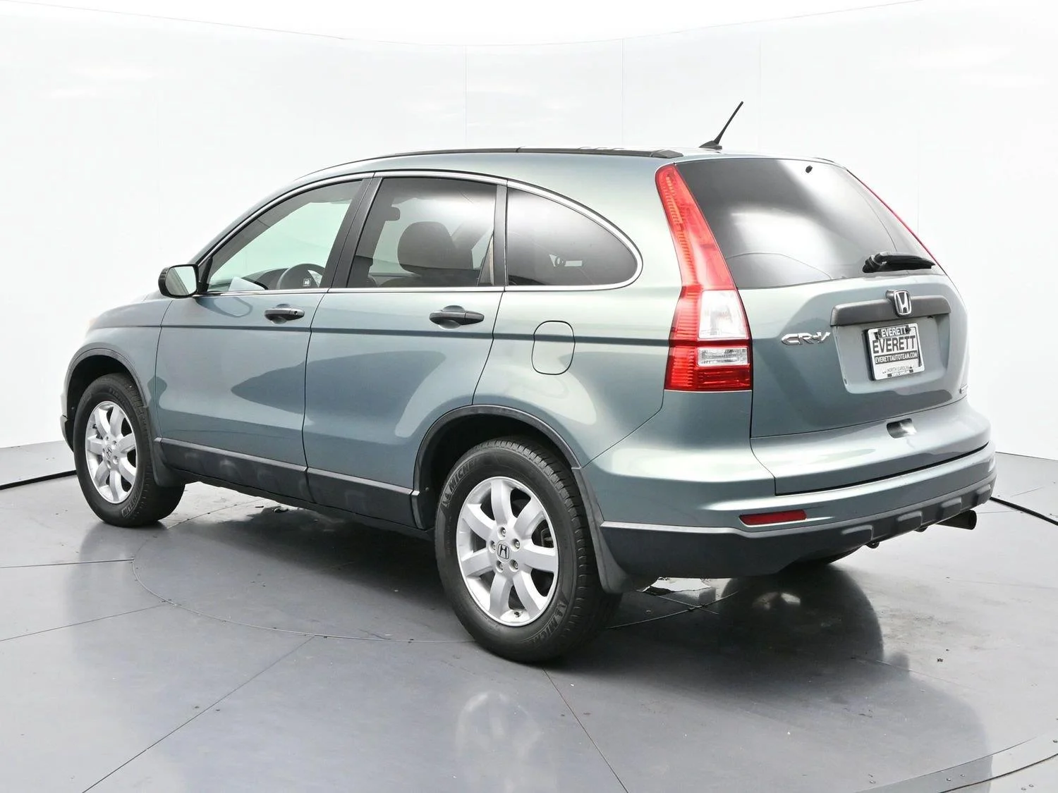 Used 2011 Opal Sage Metallic Honda SE image 3