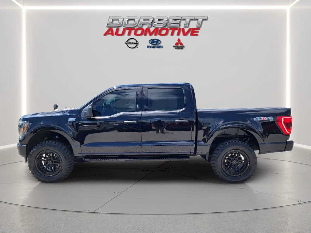 Used 2023 Agate Black Metallic Ford XLT image 9