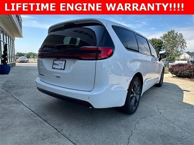New 2026 Bright White Clear-Coat Exterior Paint Chrysler Select image 8