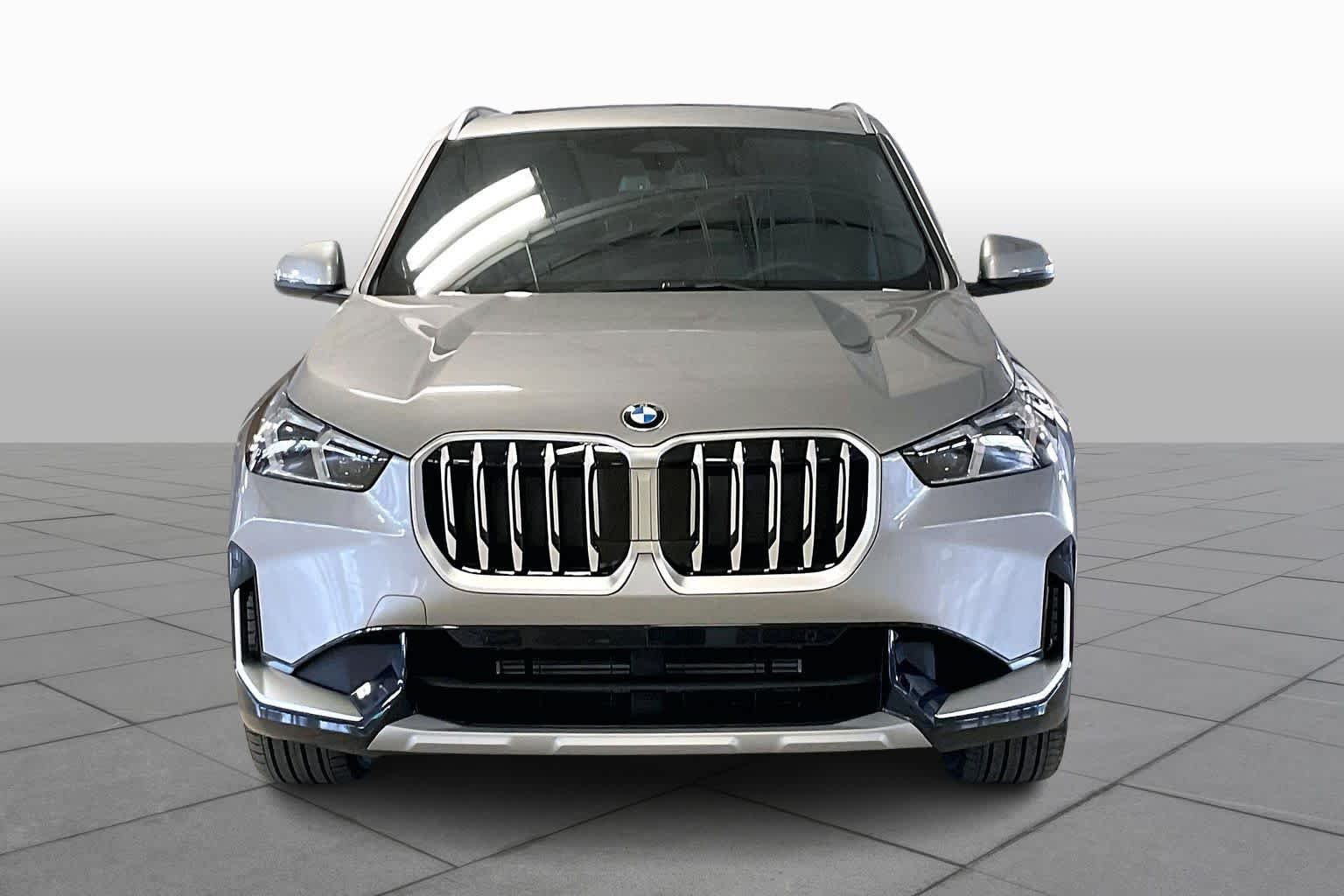 New 2026 Space Silver Metallic BMW xDrive28i image 3