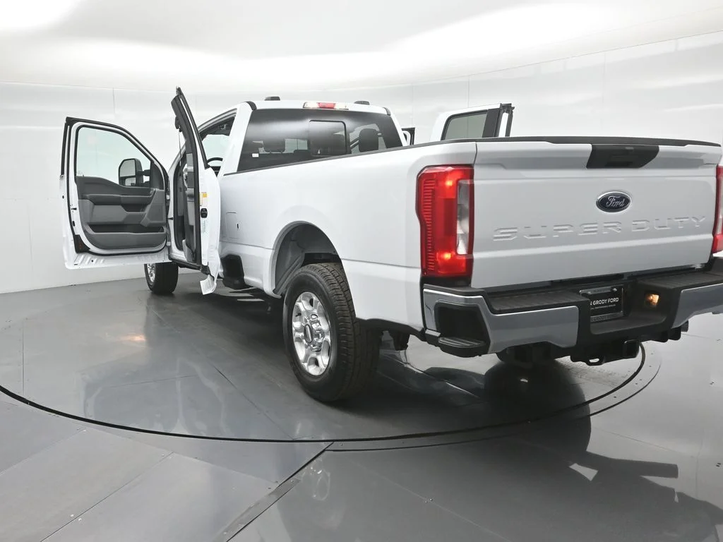 New 2026 Oxford White Ford XLT image 30