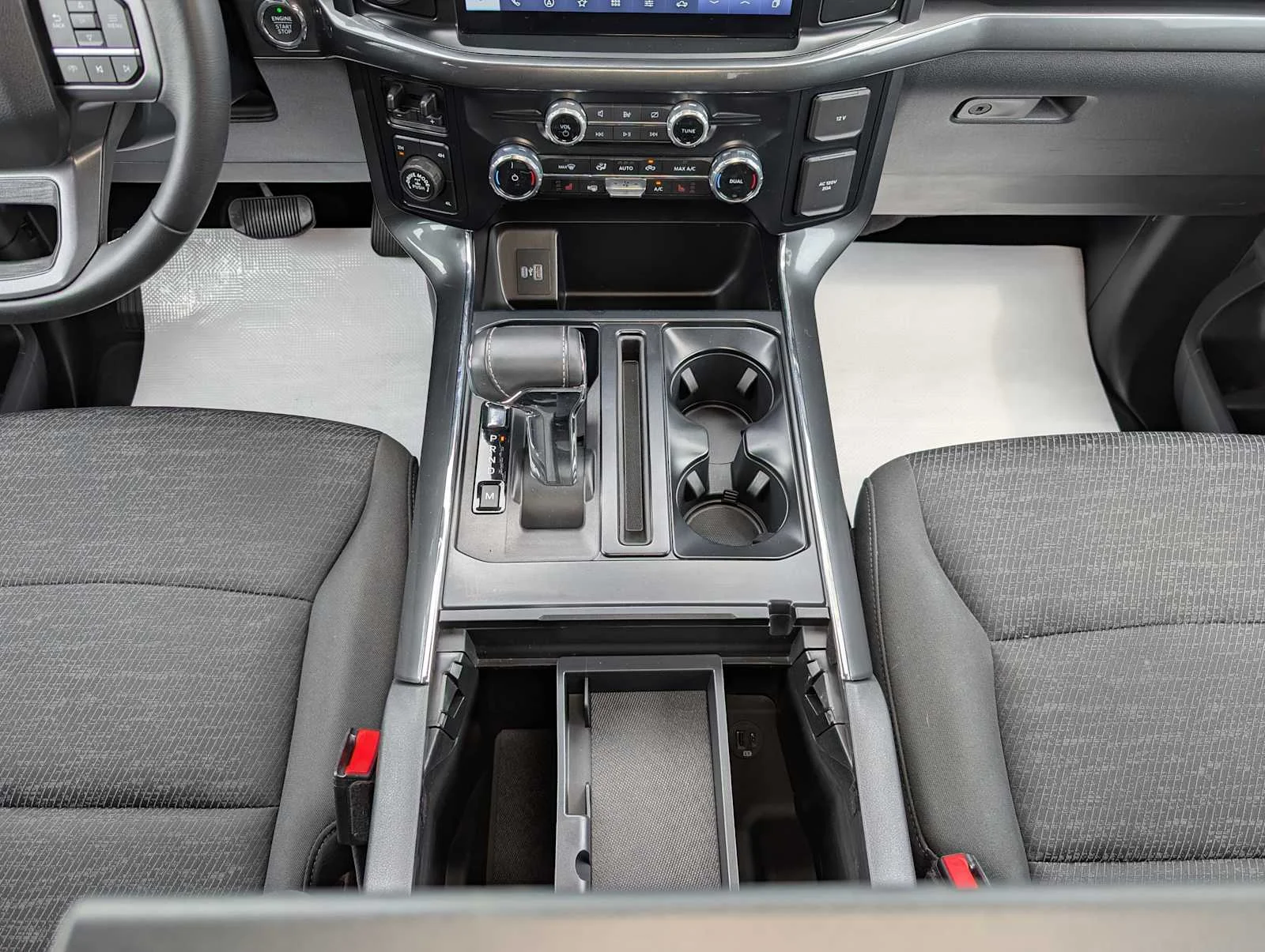 Used 2023 Oxford White Ford XLT image 19