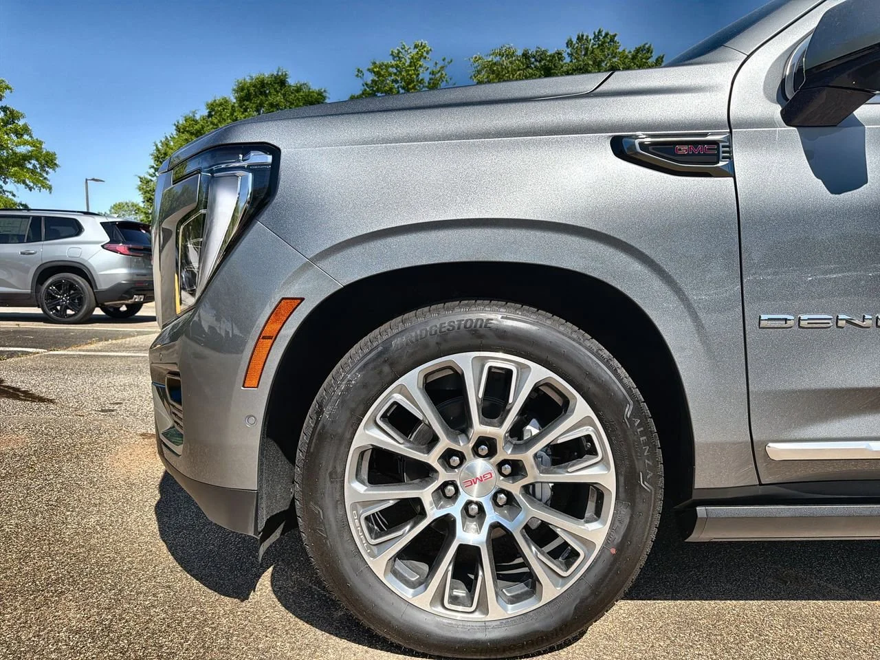 2026 GMC Yukon Denali - Photo 28