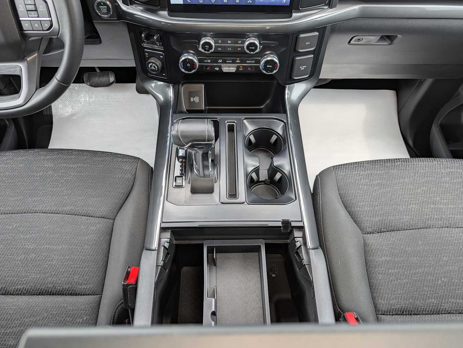 Used 2023 Oxford White Ford XLT image 19
