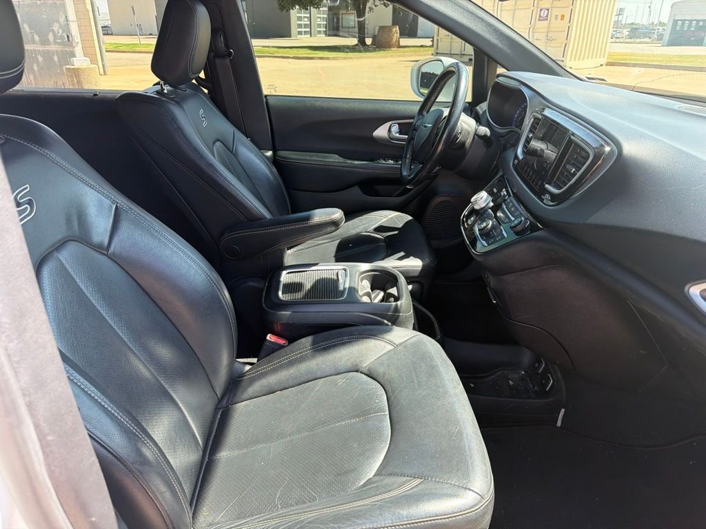 Used 2020 White Chrysler Touring L Plus image 11