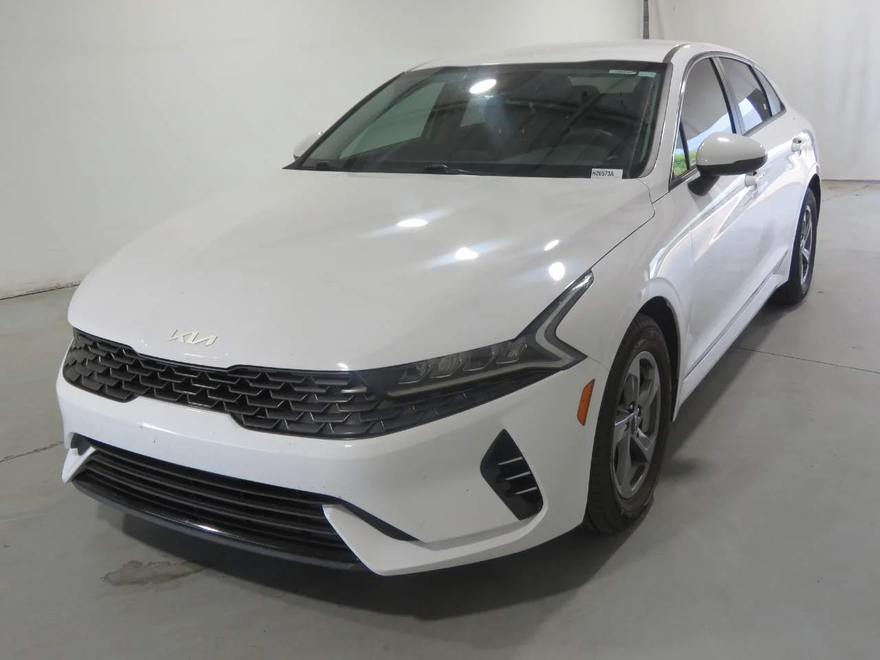 Used 2023 Glacial White Pearl Kia LXS image 1