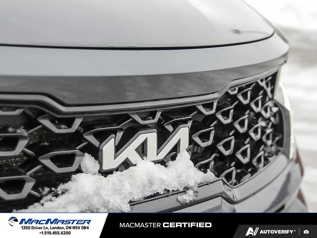 Used 2022  Kia  image 12