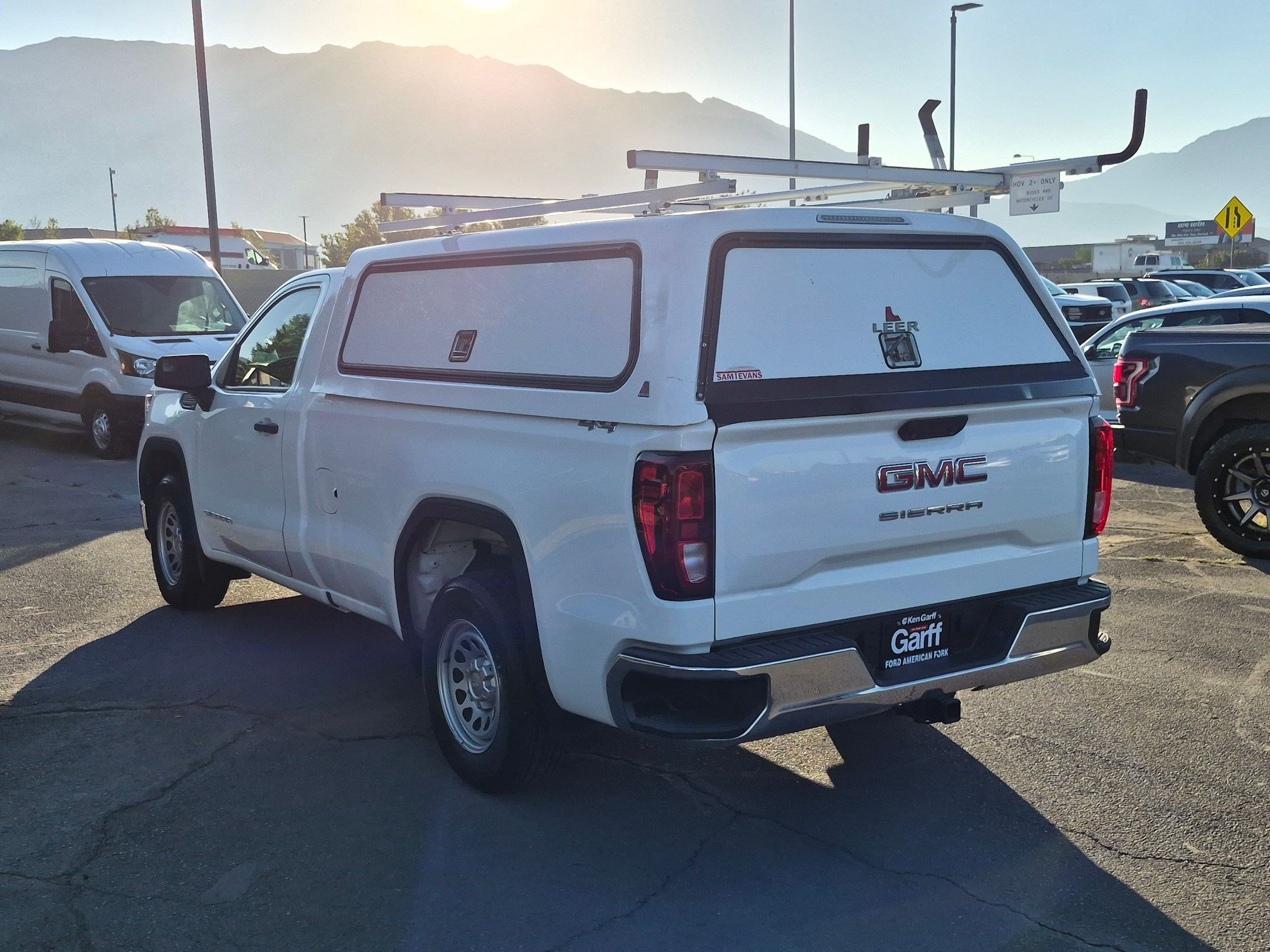 Used 2022 Summit White GMC Pro image 5