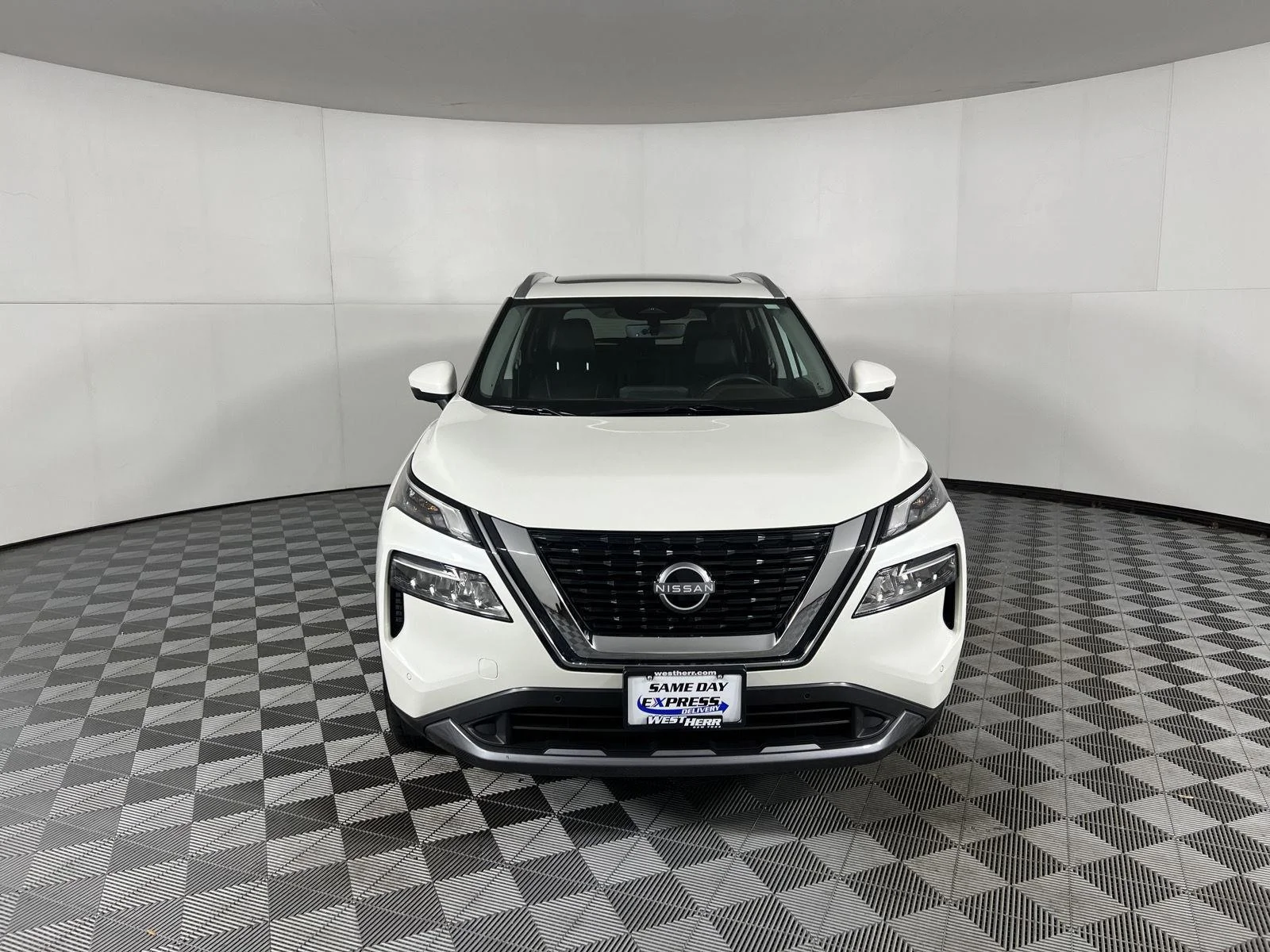 Used 2023 Pearl White Tricoat Nissan SL image 2