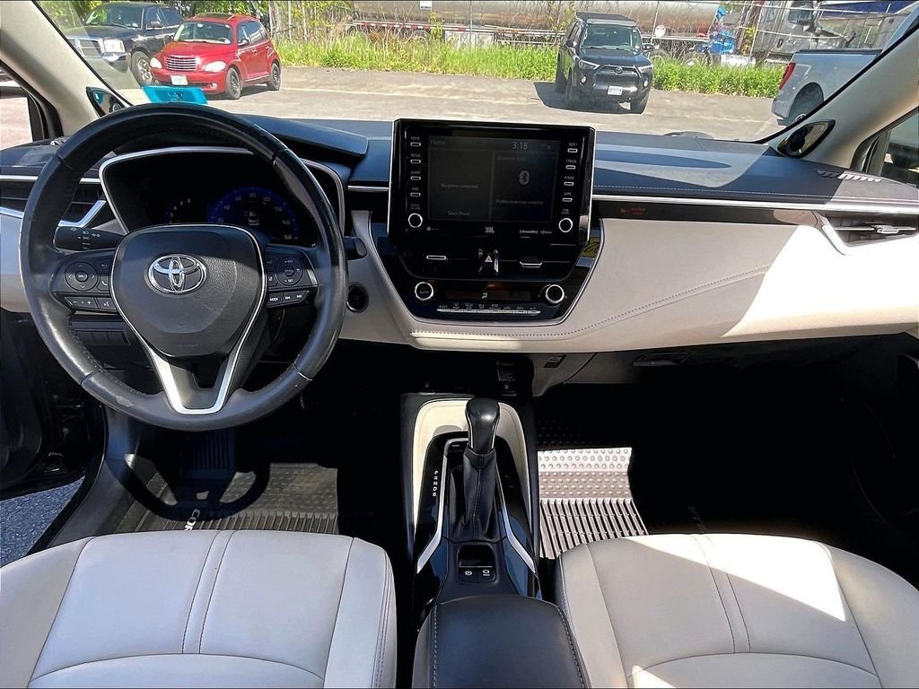 Used 2020 Black Toyota XLE image 21