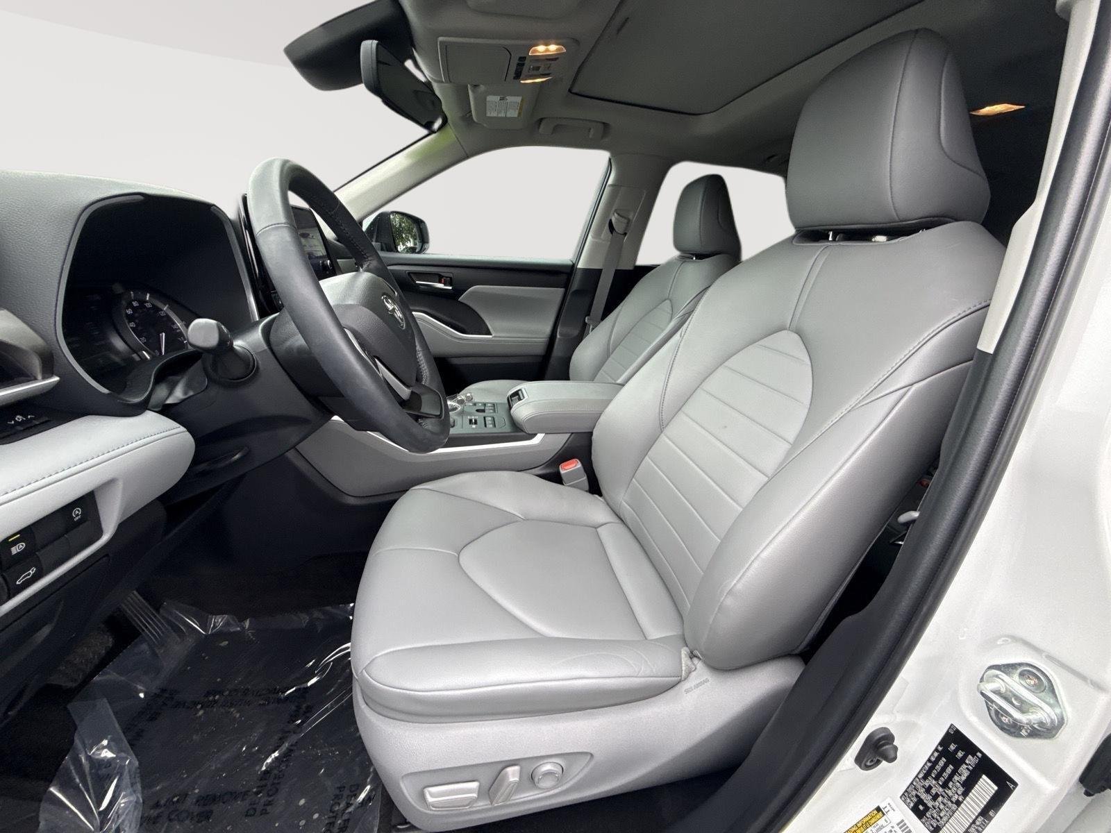 Used 2023 Wind Chill Pearl Toyota XLE image 3