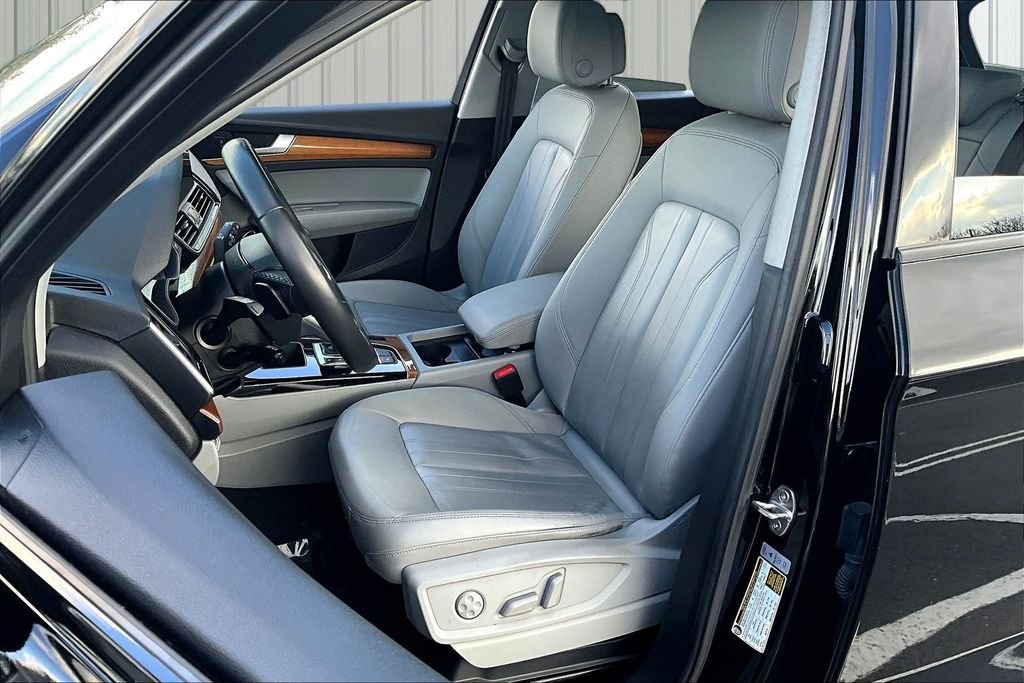 Used 2023  Audi 40 Premium image 21