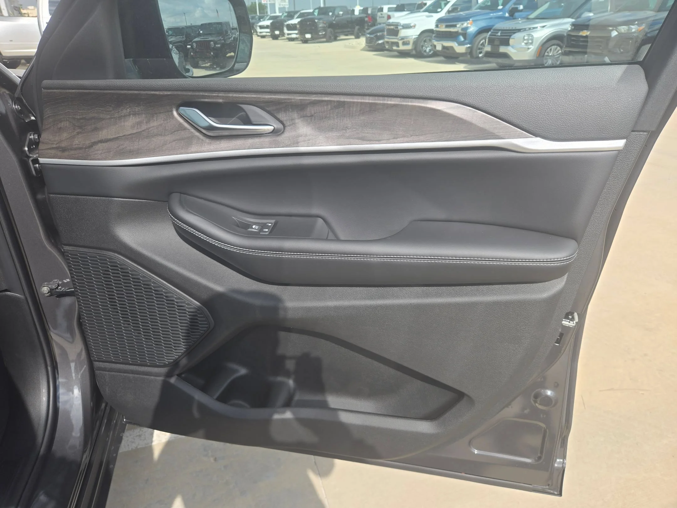 New 2026 Baltic Gray Metallic Clearcoat Jeep Laredo Altitude image 25