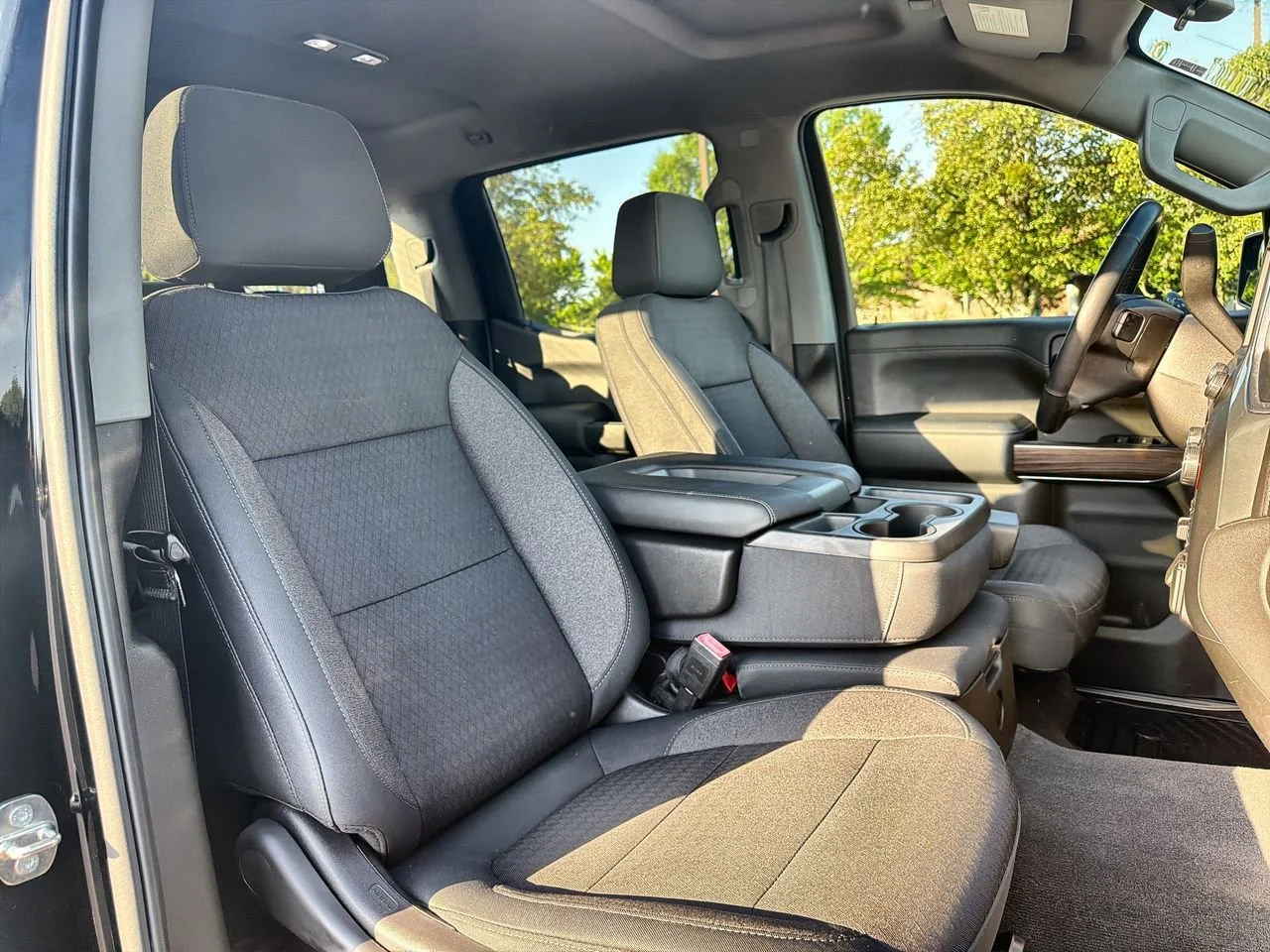 Used 2019 BLACK Chevrolet LT image 23