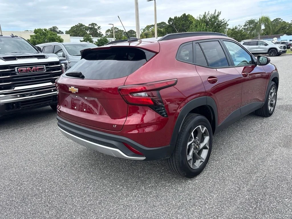 Used 2025 Crimson Metallic Chevrolet LT image 4