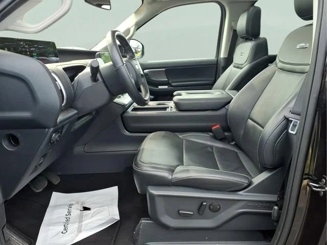 Used 2025  Ford Platinum image 17