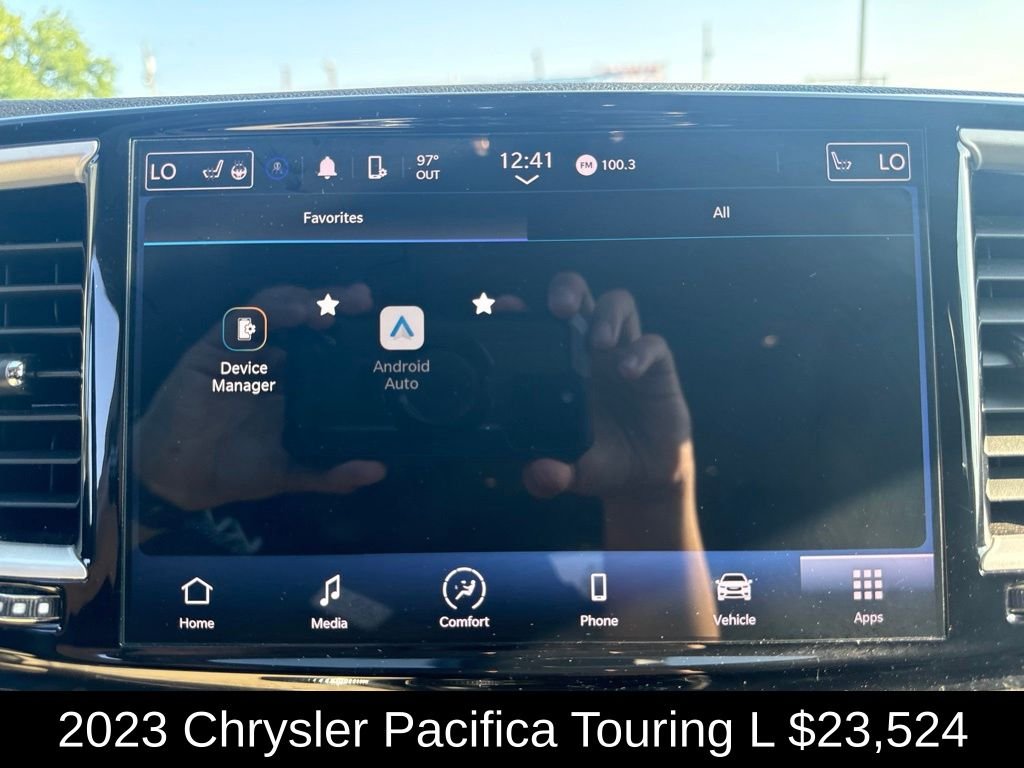 Used 2023 Crystal Metallic Chrysler Touring L image 29
