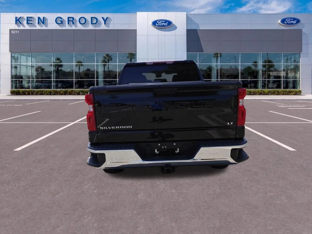 Used 2022 Black Chevrolet LT image 4