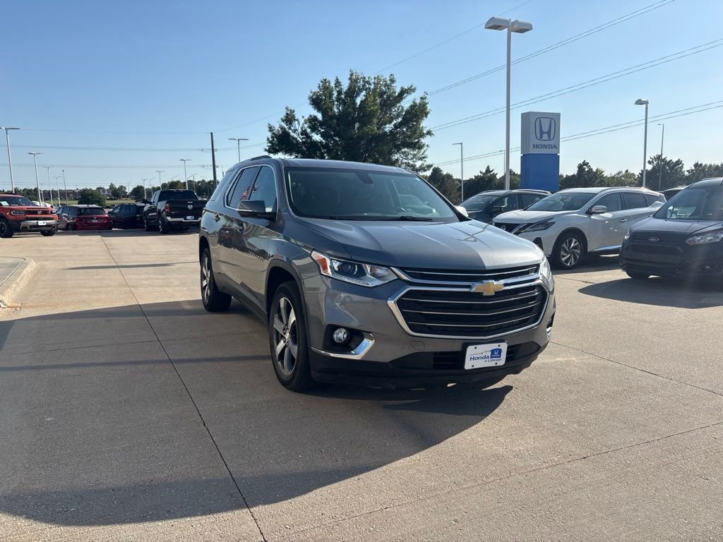 Used 2018 Satin Steel Metallic Chevrolet 3LT image 3