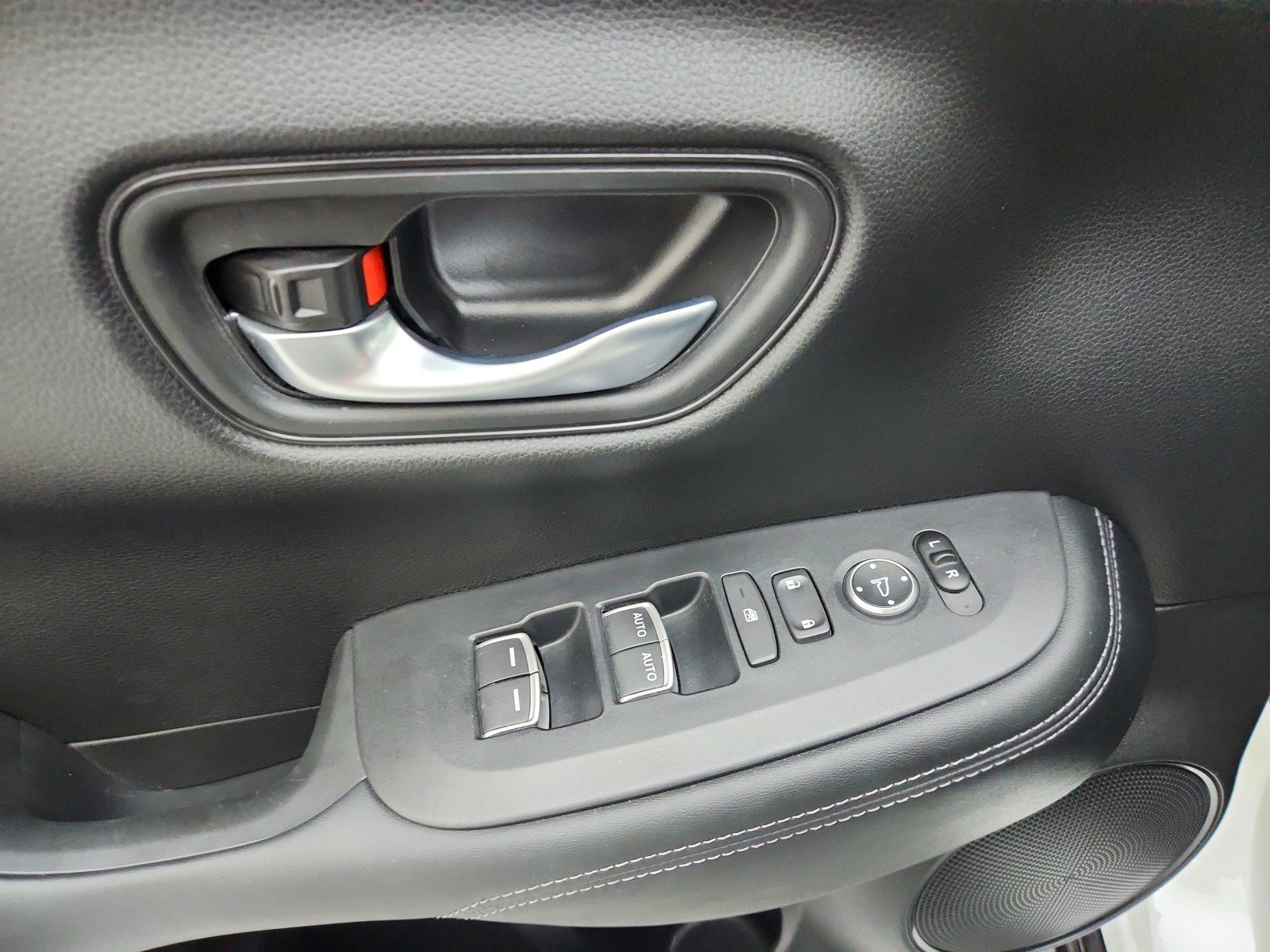 Used 2023 PLATINUM WHITE Honda EX-L image 25
